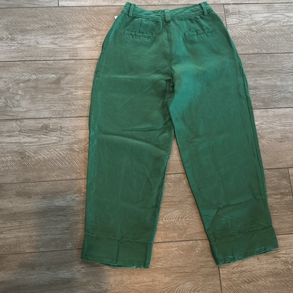 Massimo Dutti emerald green linen/viscose blend cropped pleated front pants. - Picture 3 of 6